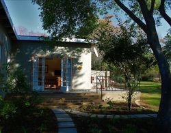 Wild Olive Cottage for 2 People in Wonderful Garden Dış Mekan