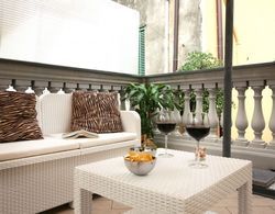 Apartment With Beautiful Terrace in the Historical Center of Pietrasanta Oda Düzeni