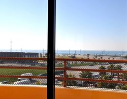 Apartment With Large Balcony and sea View İç Mekan