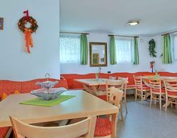 Wonderful Apartment in Wald im Pinzgau With Balcony Yerinde Yemek