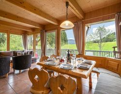 Wooden Chalet in Styria near Kreischberg Ski Area Yerinde Yemek