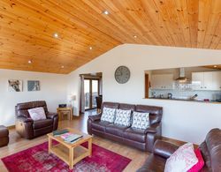 Woodpecker Lodge With Hot Tub Near Cupar, Fife Oda Düzeni