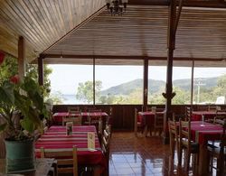 Hotel y Restaurante Las Gardenias Yerinde Yemek