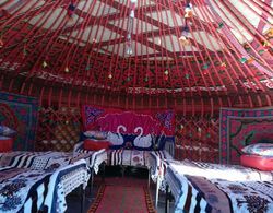 Yurt Camp Azamat at Song Kol Lake İç Mekan
