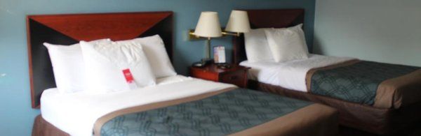 Econo Lodge  Inn & Suites South Genel