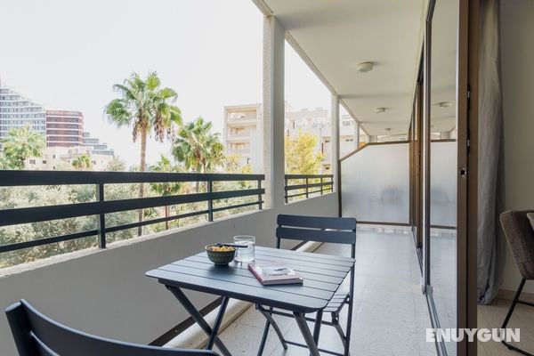 1 Bedroom Apartment With Balcony and Garden-view Öne Çıkan Resim