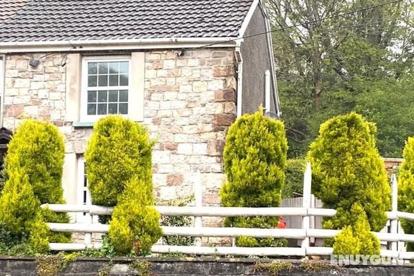 2-bed Cottage in in Welsh Valley Nr Swansea Öne Çıkan Resim