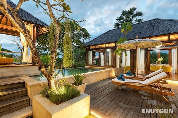 2 Bedrooms Private Pool Beachfront Villa With En-suite Bathrooms in Seminyak Öne Çıkan Resim