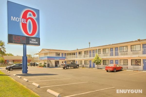 Motel 6 Fresno, CA - Blackstone North Öne Çıkan Resim