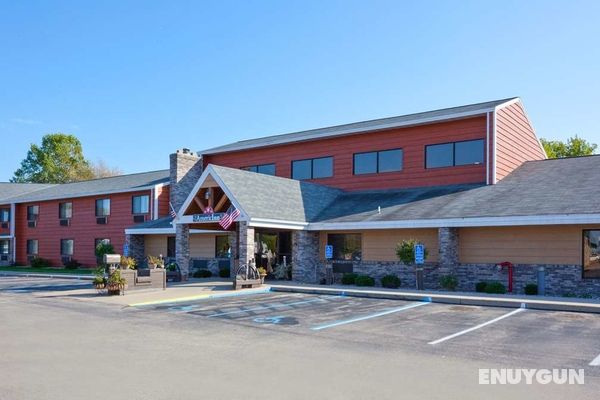 AmericInn by Wyndham Menominee Genel