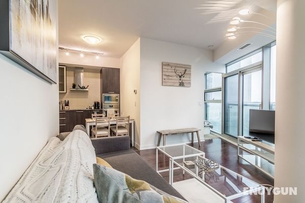 AOC Suites 2 Bedroom Condo, City CN Tower View Öne Çıkan Resim