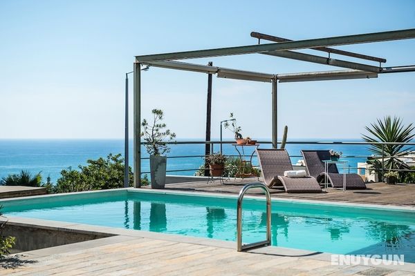 Artistic Private Pool Villa with Gorgeous Gardens Öne Çıkan Resim