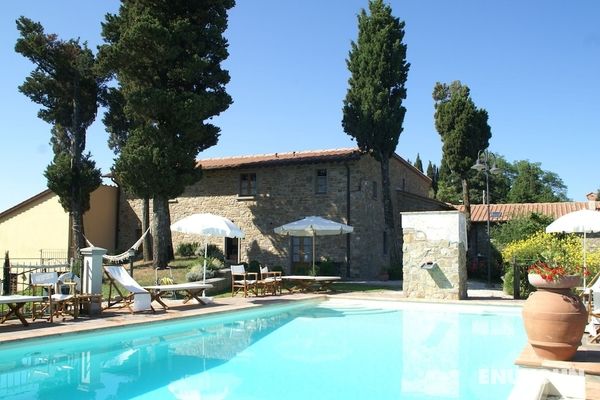 Attractive Holiday Home in Montecarelli With Pool Öne Çıkan Resim