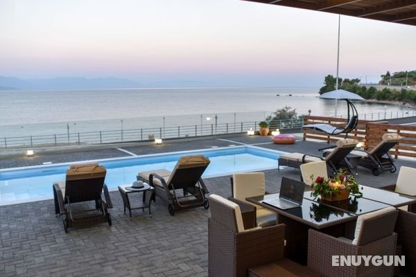 Aurora Luxury Retreat - Beachfront & Private Pool Öne Çıkan Resim
