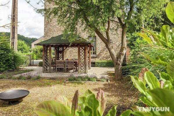 Authentic Village House With Romantic Garden and Wooden Gazebo Öne Çıkan Resim