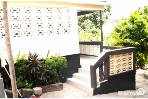 Beautiful 3-bed 2 Bath House at Spur Road Freetown Dış Mekan
