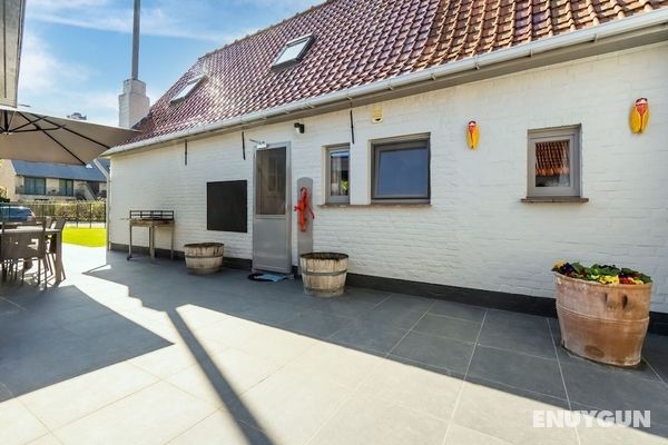 Beautiful Farmhouse in Beveren-aan-den-ijzer With Terrace Öne Çıkan Resim