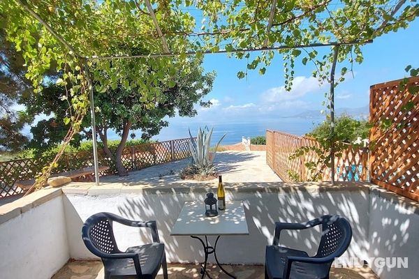 Beautiful House Located on a Hill in Samos Island, 400 m From an Organized Beach Dış Mekan