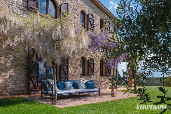 Beautiful Villa in San Giovanni del Pantano With Pool Öne Çıkan Resim