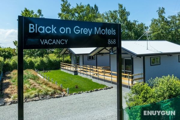 Black on Grey Motel Öne Çıkan Resim