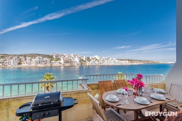 Blue Harbour 4 Seafront apartment by Getaways Malta Öne Çıkan Resim