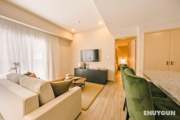 Breakfast Included Fully Serviced Apartment at Regatta Living II - 703 Oda