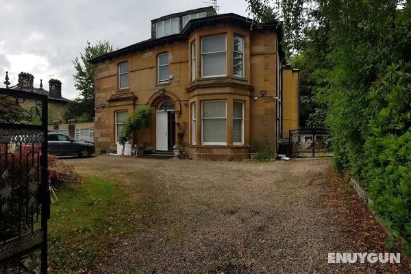 Broadstone House near Glasgow Airport Öne Çıkan Resim