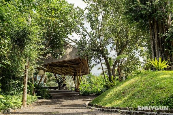 Buahan, A Banyan Tree Escape Genel