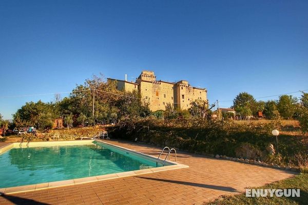 Castle in Gualdo Cattaneo With Swimming Pool,garden,bicycles Öne Çıkan Resim