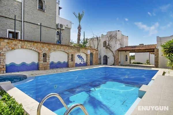 Central Flat With Shared Pool Near Beach in Bodrum Öne Çıkan Resim