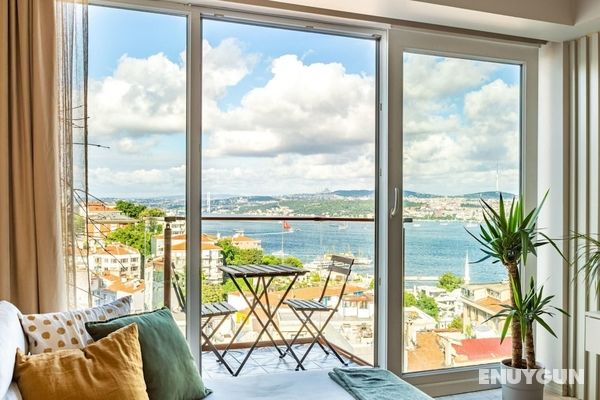 Central Apartment With Bosphorus View in Cihangir Öne Çıkan Resim