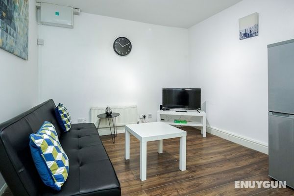 Charming 1-bed Basement Apartment in Lewisham Öne Çıkan Resim