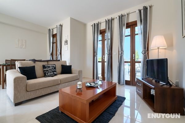 Charming 2 bedroom apartment 'DC11' - with communal pool and resort facilities, Helios Heights village on Aphrodite Hills Resort Öne Çıkan Resim
