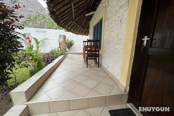Charming and Remarkable15-bed Villa in Diani Beach Dış Mekan
