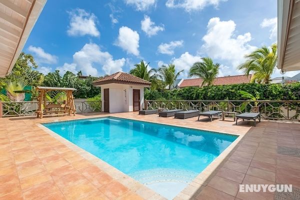 Charming Holiday Villa in Jan Thiel With Pool Öne Çıkan Resim