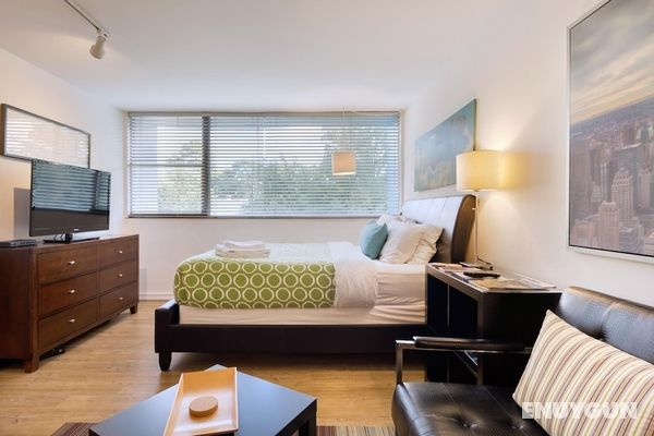 Chic Premium Studio Apartment B - Includes Weekly Cleanings w Linen Change Öne Çıkan Resim