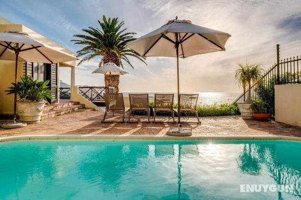 Colonial-style Camps Bay Apartment With Ocean Views and Private Pool Area CBT Lodge Öne Çıkan Resim