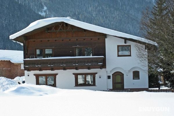 Comfortable Apartment Near Arlberg Ski Area in Tyrol Öne Çıkan Resim