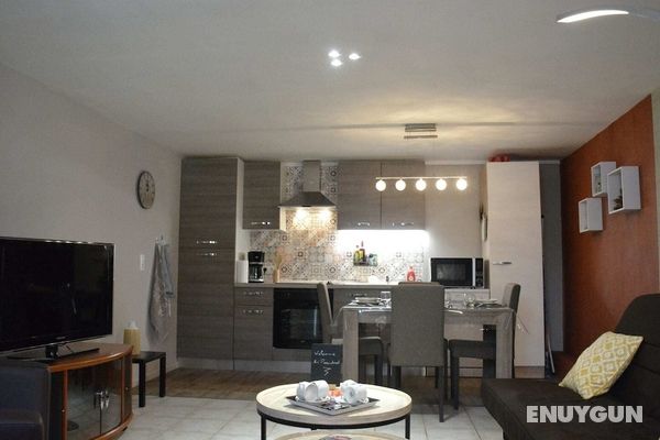 Comfortable Apartment With Terrace, Ideally Located in Trois-ponts Öne Çıkan Resim