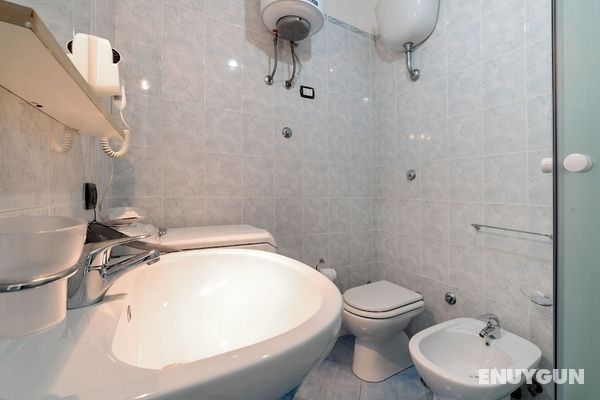 Comfy Apartment in Policastro Bussentino With Terrace Banyo Tipleri