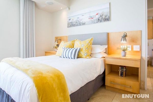 Comfy Room in a Seafront Villa Öne Çıkan Resim