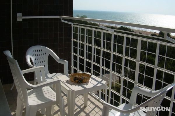 Comfy Studio With Terrace and Stunning Seaview Öne Çıkan Resim