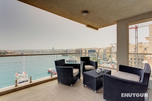 Contemporary, Luxury Apartment With Valletta and Harbour Views Öne Çıkan Resim