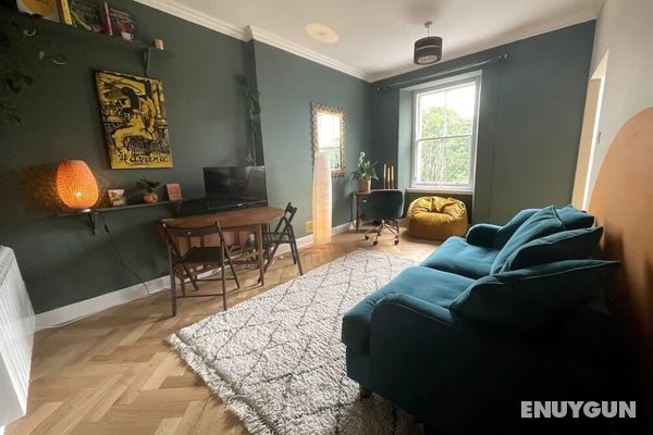Cosy 2 Bedroom Apartment in the Heart of Leith Oda Düzeni