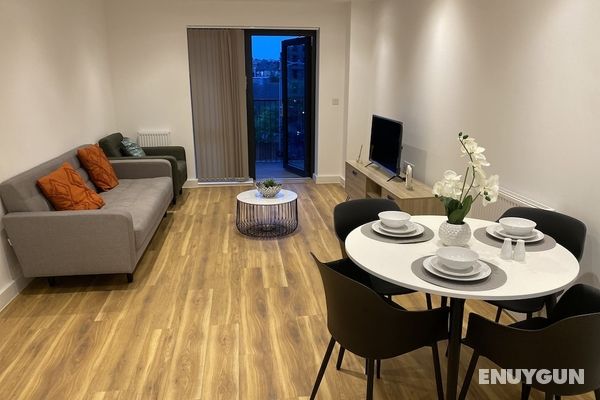 Cosy Stunning two Bed Apartment With Balcony Öne Çıkan Resim