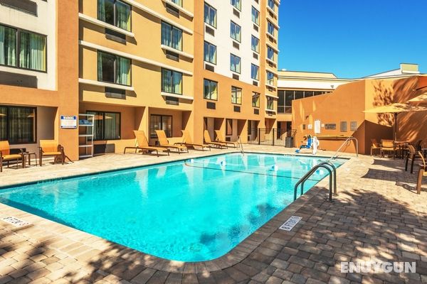 Courtyard by Marriott Charlotte Airport/Billy Graham Parkway Genel