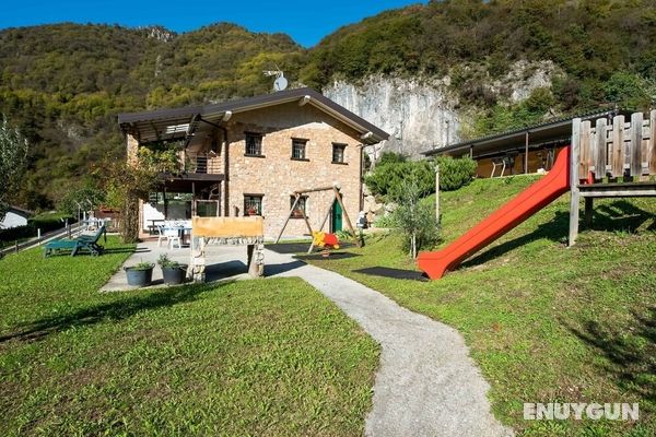 Cozy Chalet at Marone Lake Lombardy With Pool Dış Mekan