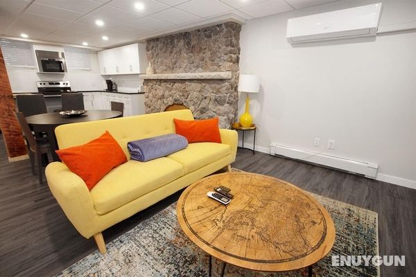 Cozy One Bedroom in a Historic Home on the Assiniboine River Lower Level Unit With Den in Wolseley Parking Included Öne Çıkan Resim