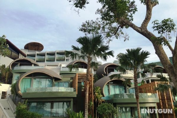 Crest Resort & Pool Villas Genel