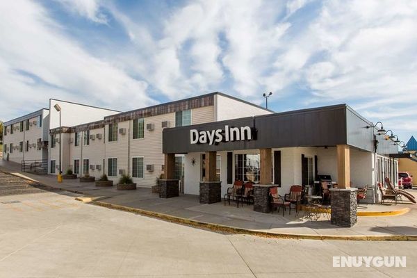 Days Inn by Wyndham Pierre Genel